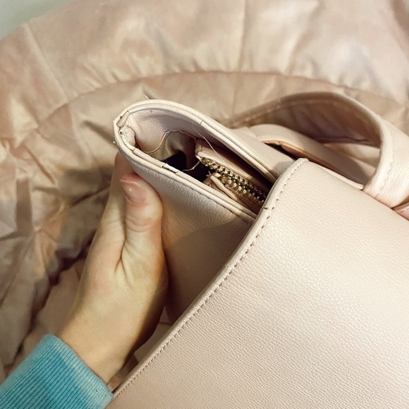 Hollis backpack - Picture 2 of 4